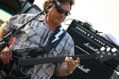 A  Moses Fretless in action!
